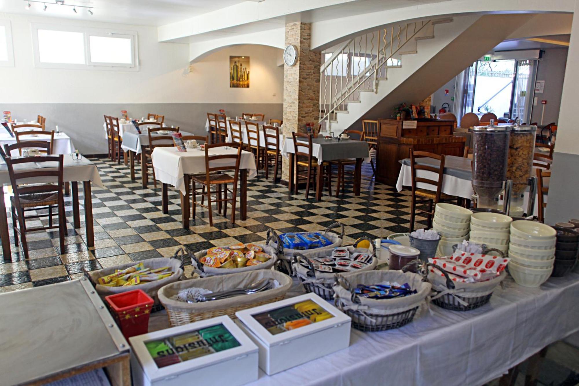 Le Petit Manoir Logis Hotel Les Angles  Buitenkant foto