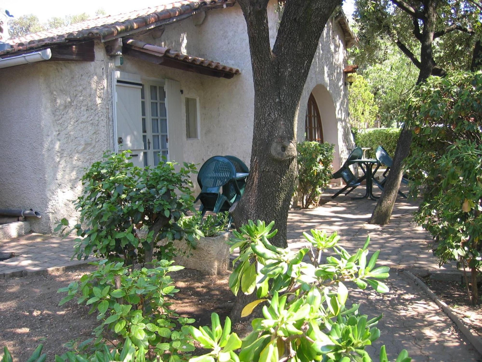 Le Petit Manoir Logis Hotel Les Angles  Buitenkant foto